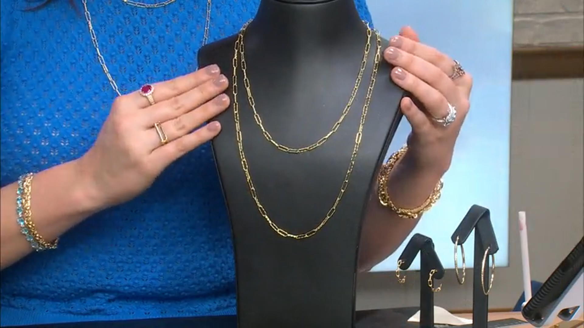 10K Yellow Gold Textured Paperclip Chain Video Thumbnail