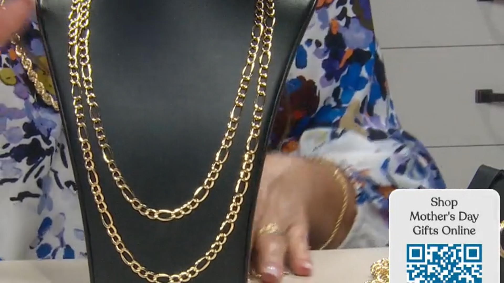 14K Yellow Gold 7.2MM Oval Figaro Chain Video Thumbnail