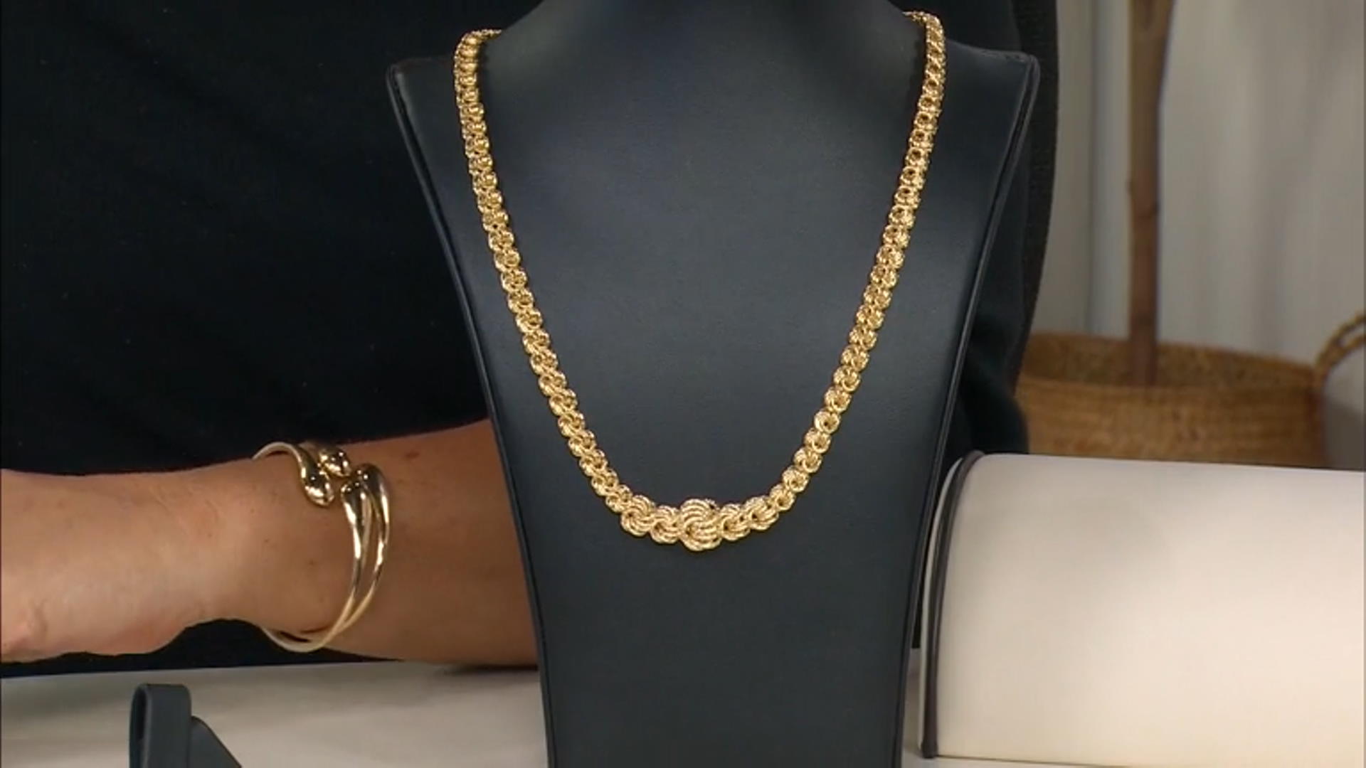 10K Yellow Gold Graduated Rosetta Link 20 Inch Necklace Video Thumbnail