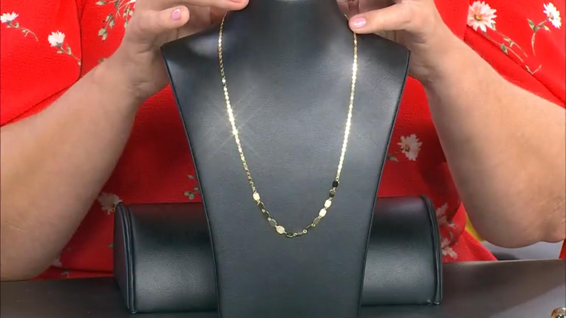 10K Yellow Gold Graduated Valentino Link 18 Inch Necklace Video Thumbnail