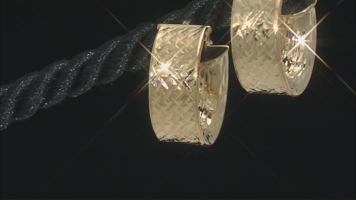 14k Yellow Gold Diamond-Cut 11/16" Hoop Earrings Video Thumbnail