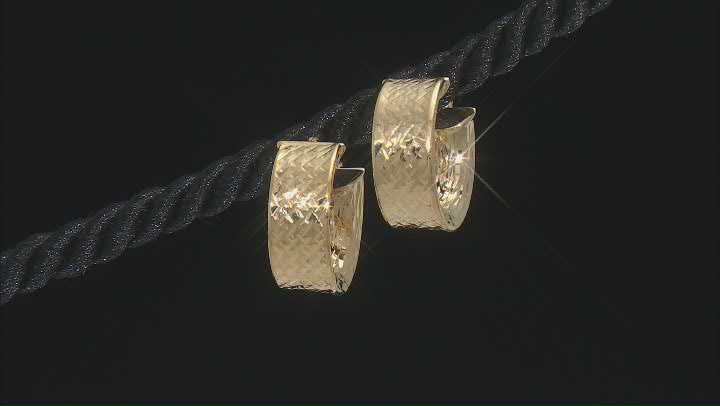 14k Yellow Gold Diamond-Cut 11/16" Hoop Earrings Video Thumbnail