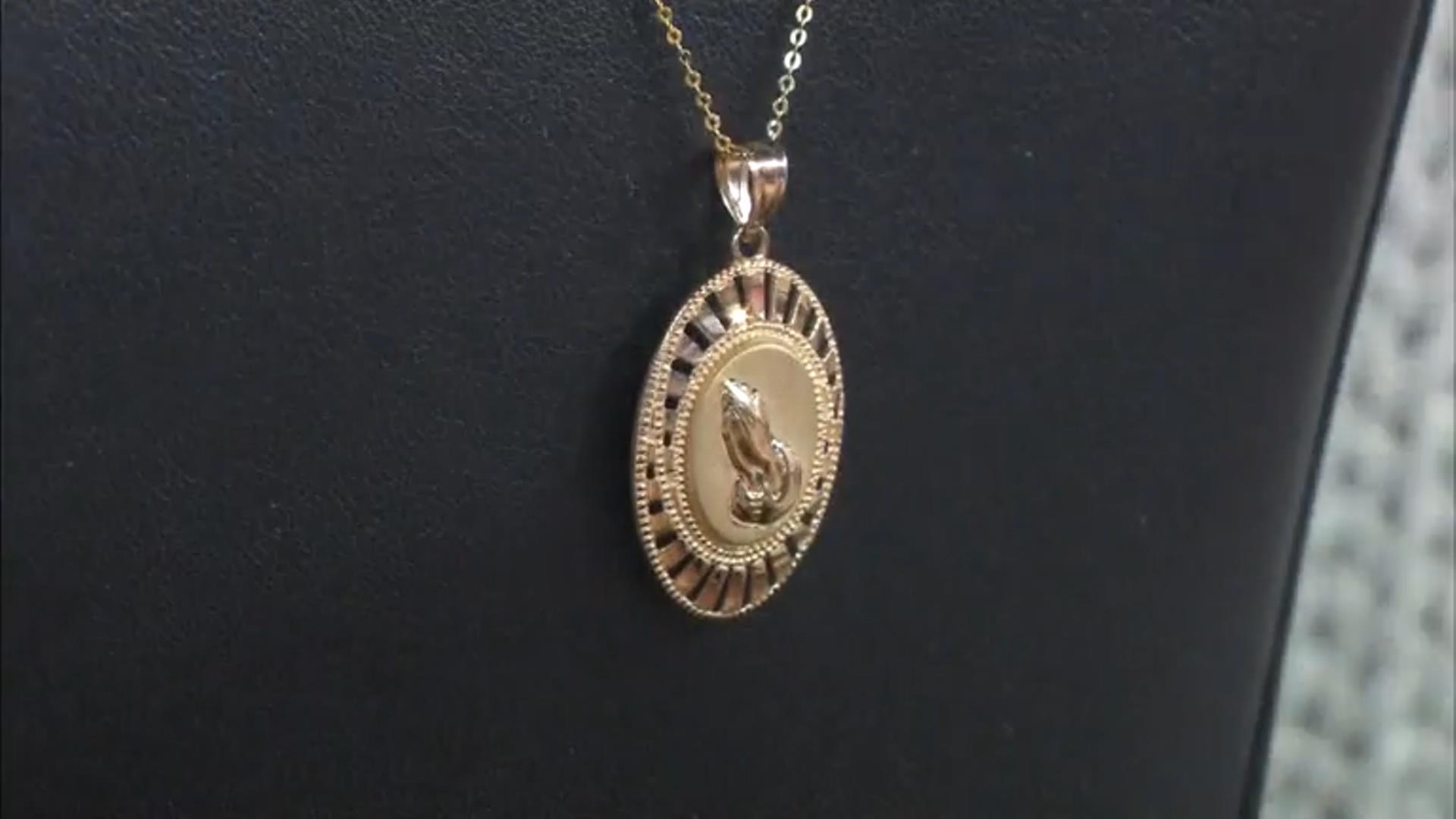 14k Yellow Gold Oval Diamond-Cut Praying Hands Pendant Video Thumbnail