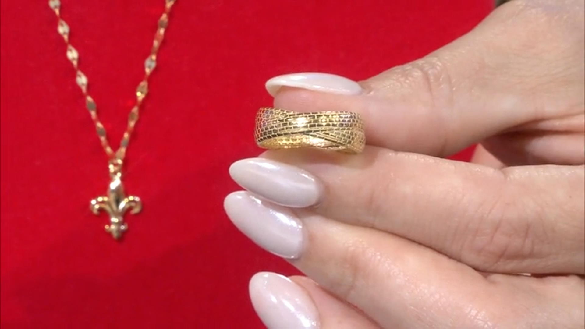 10k Yellow Gold Textured Crossover Ring Video Thumbnail