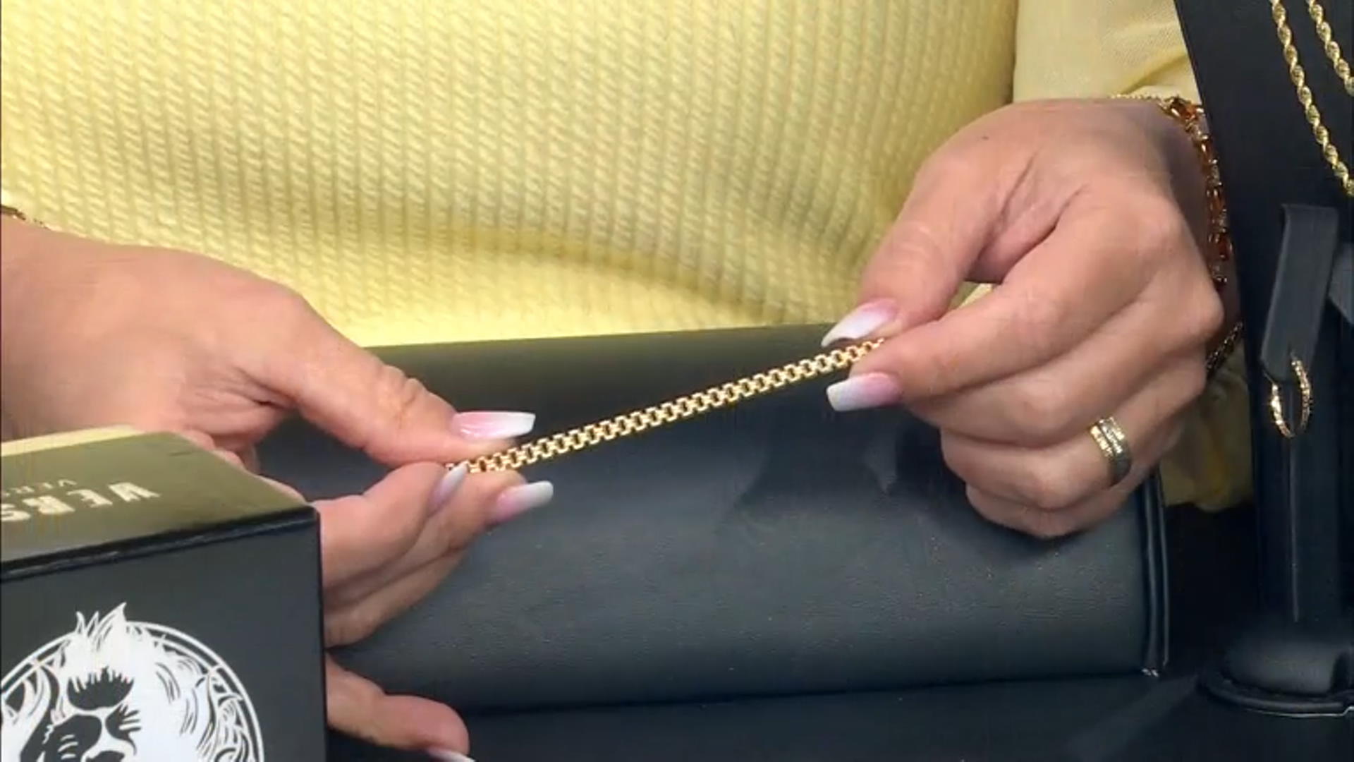 14k Yellow Gold Panther Link Bracelet Video Thumbnail