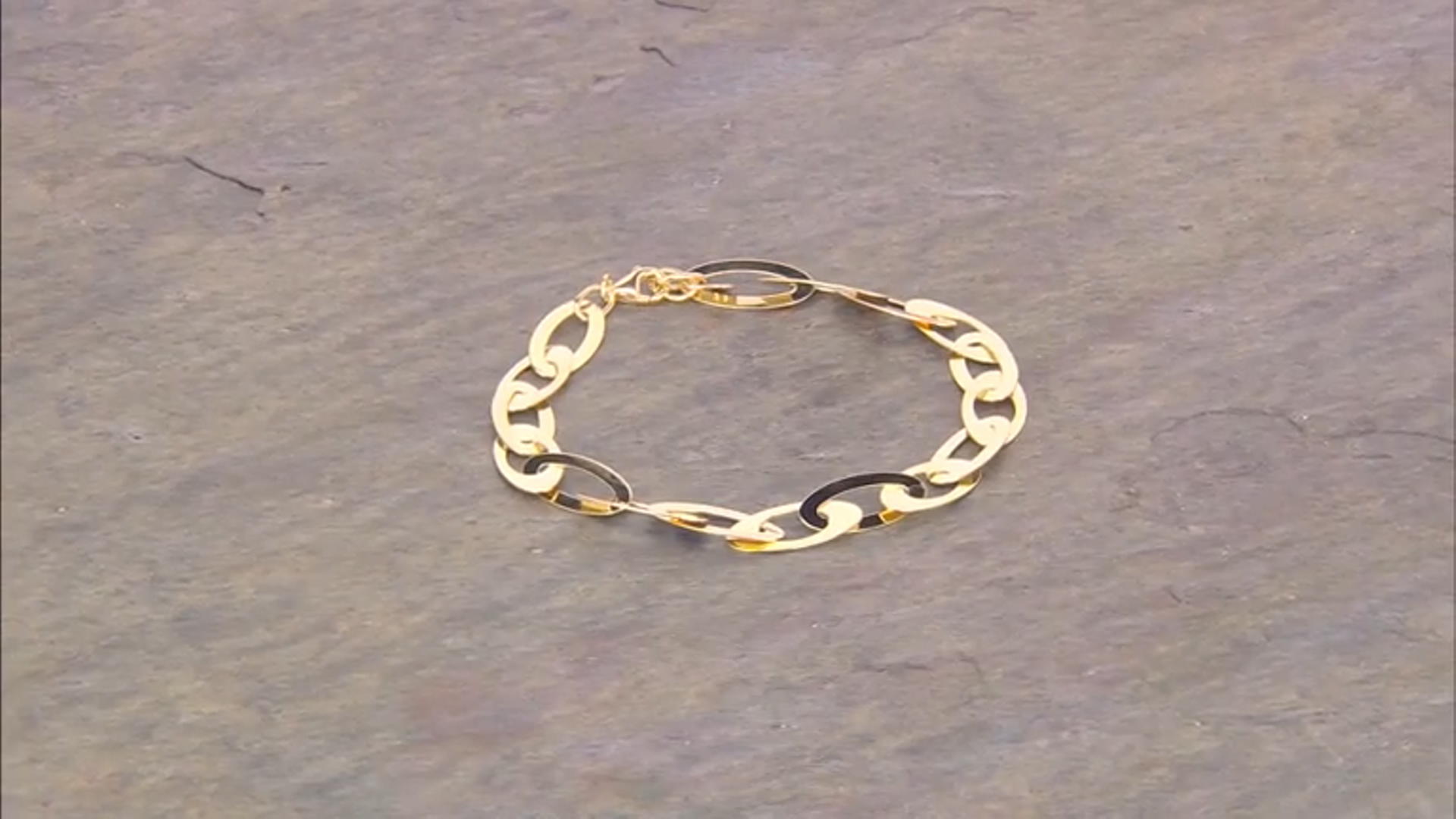 14k Yellow Gold Oval Link Bracelet Video Thumbnail