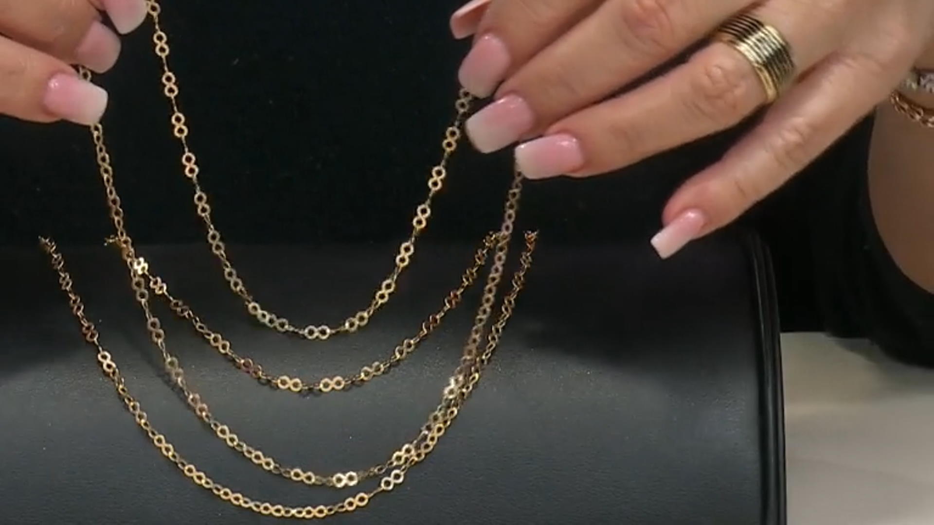 10K Yellow Gold 3.2MM Infinity Link Chain Video Thumbnail