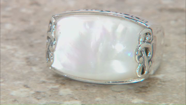 White Mother Of Pearl Sterling Silver Solitaire Ring Video Thumbnail