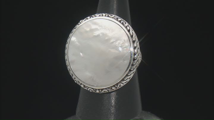 24mm White Mother-of-Pearl Sterling Silver Solitaire Ring Video Thumbnail