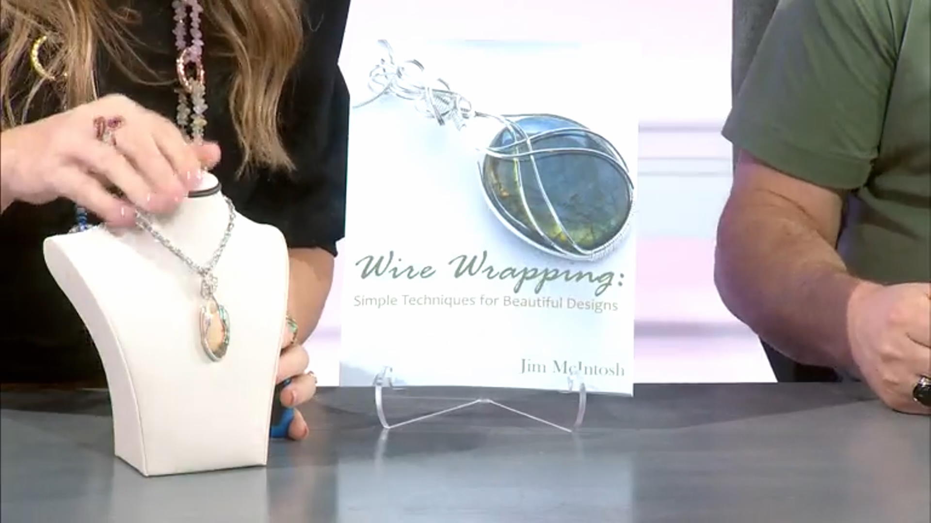Wire Wrapping: Simple Techniques for Beautiful Designs - BOOK220