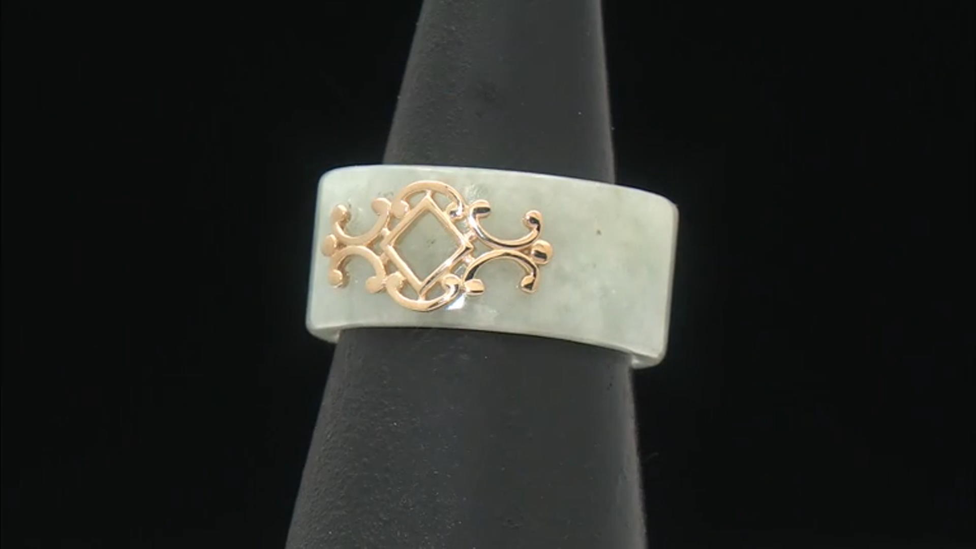 Jadeite 10k Yellow Gold Ring Video Thumbnail