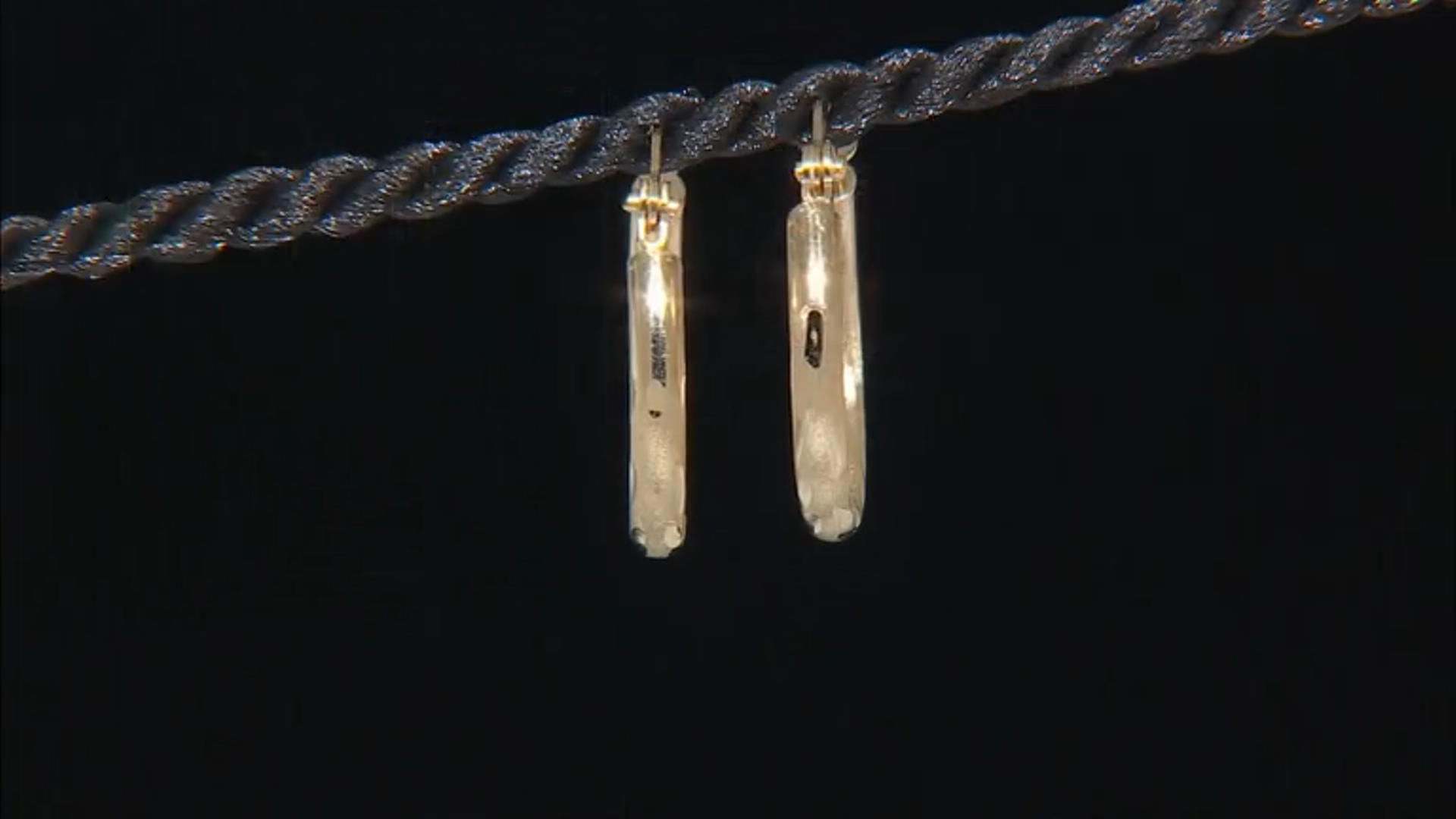 14k Yellow Gold Polished, Diamond-Cut, & Satin Finish 5/8" Hoop Earrings Video Thumbnail