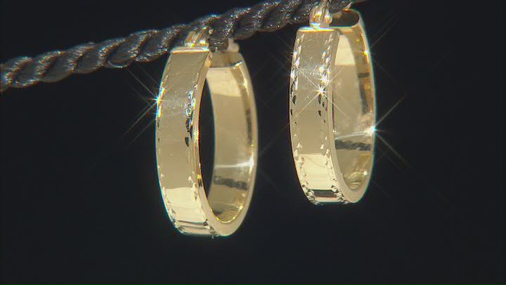 14k Yellow Gold 3/4" Diamond-Cut Edge Hoop Earrings Video Thumbnail