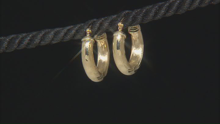 14k Yellow Gold Diamond-Cut & Satin Finish Hoop Earrings Video Thumbnail