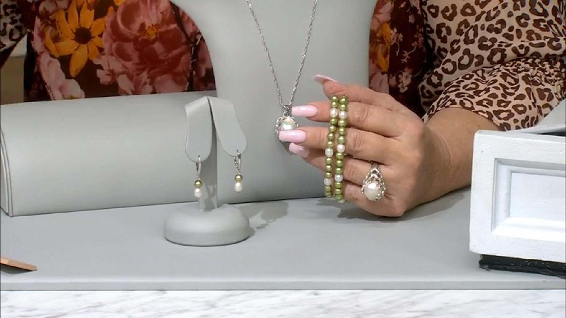 Pistachio Green And White Cultured Freshwater Pearl Stretch Bracelet Set Video Thumbnail