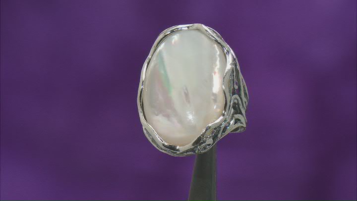 White South Sea Mother-Of-Pearl Sterling Silver Ring Video Thumbnail
