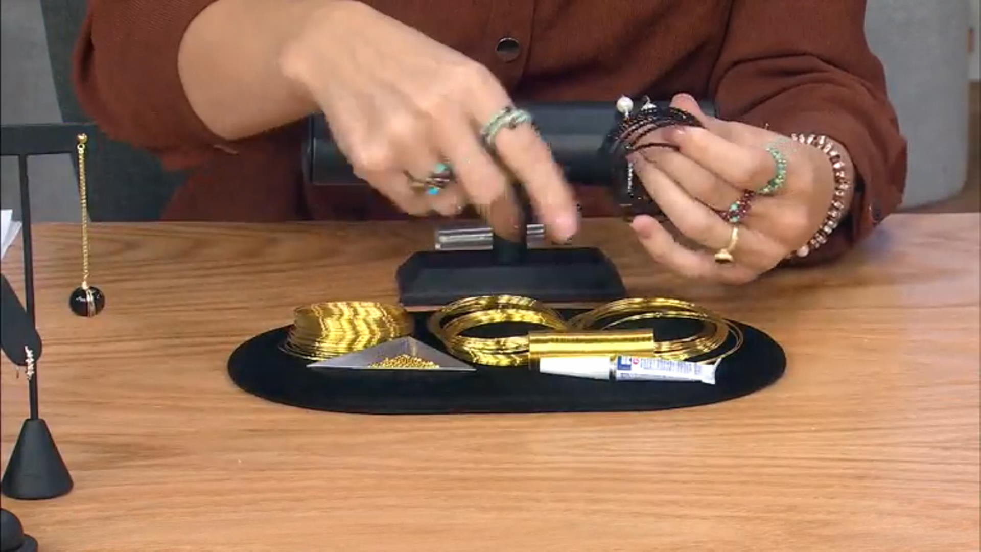 Memory Wire Kit for Bracelets and Rings in Gold Tone Video Thumbnail