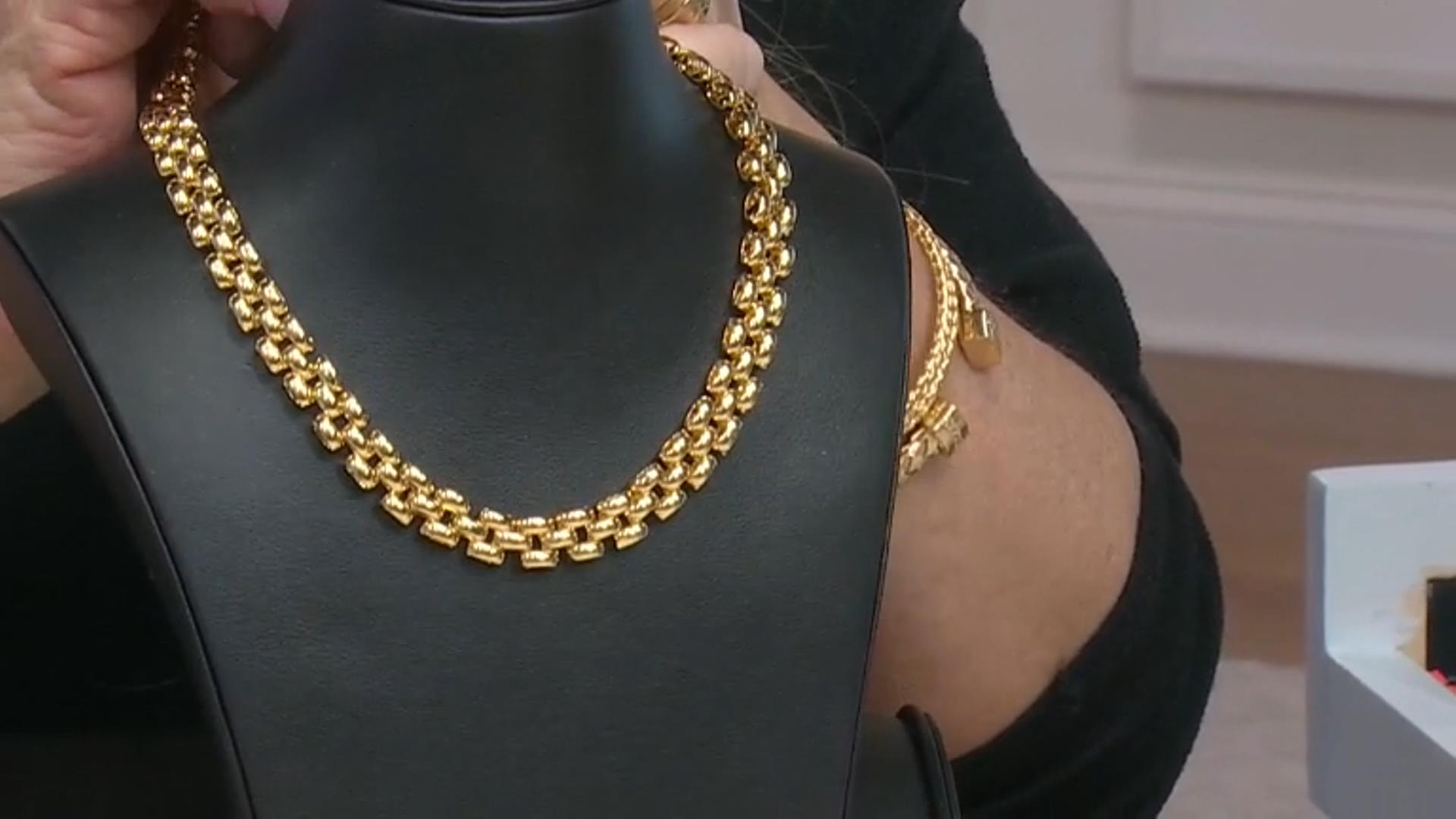 Moda Al Massimo™ 18K Yellow Gold Over Bronze 9.25MM Panther Chain 18 Inch Necklace Video Thumbnail