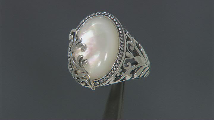 White Mother-Of-Pearl Sterling Silver Ring Video Thumbnail