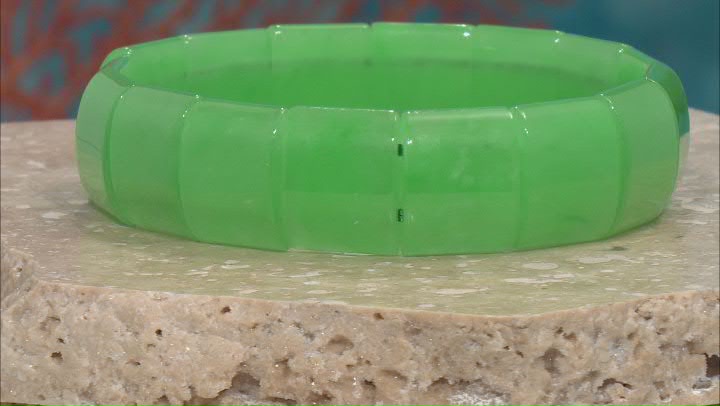 Green Jadeite Stretch Bracelet Video Thumbnail