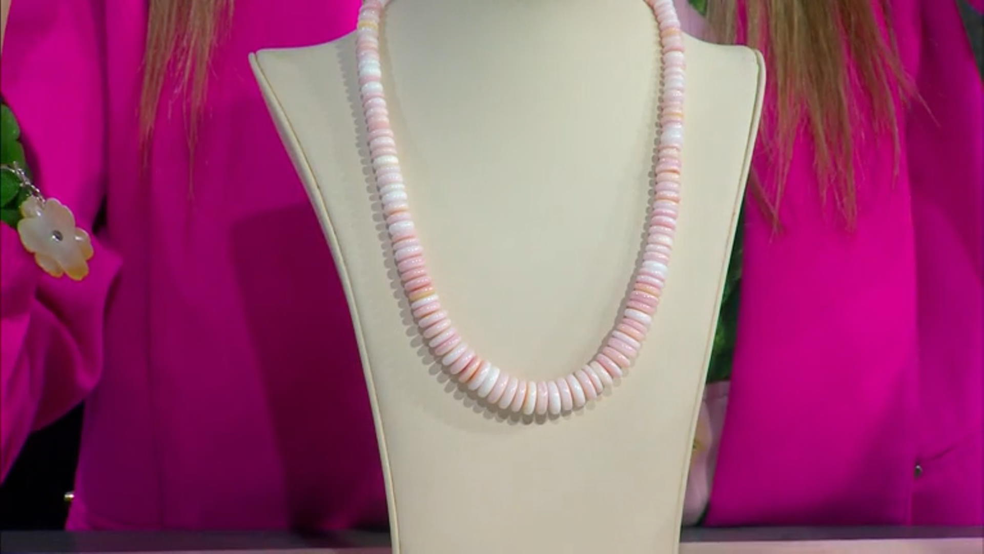 6-12mm Graduated Pink Conch Shell Sterling Silver Necklace Video Thumbnail