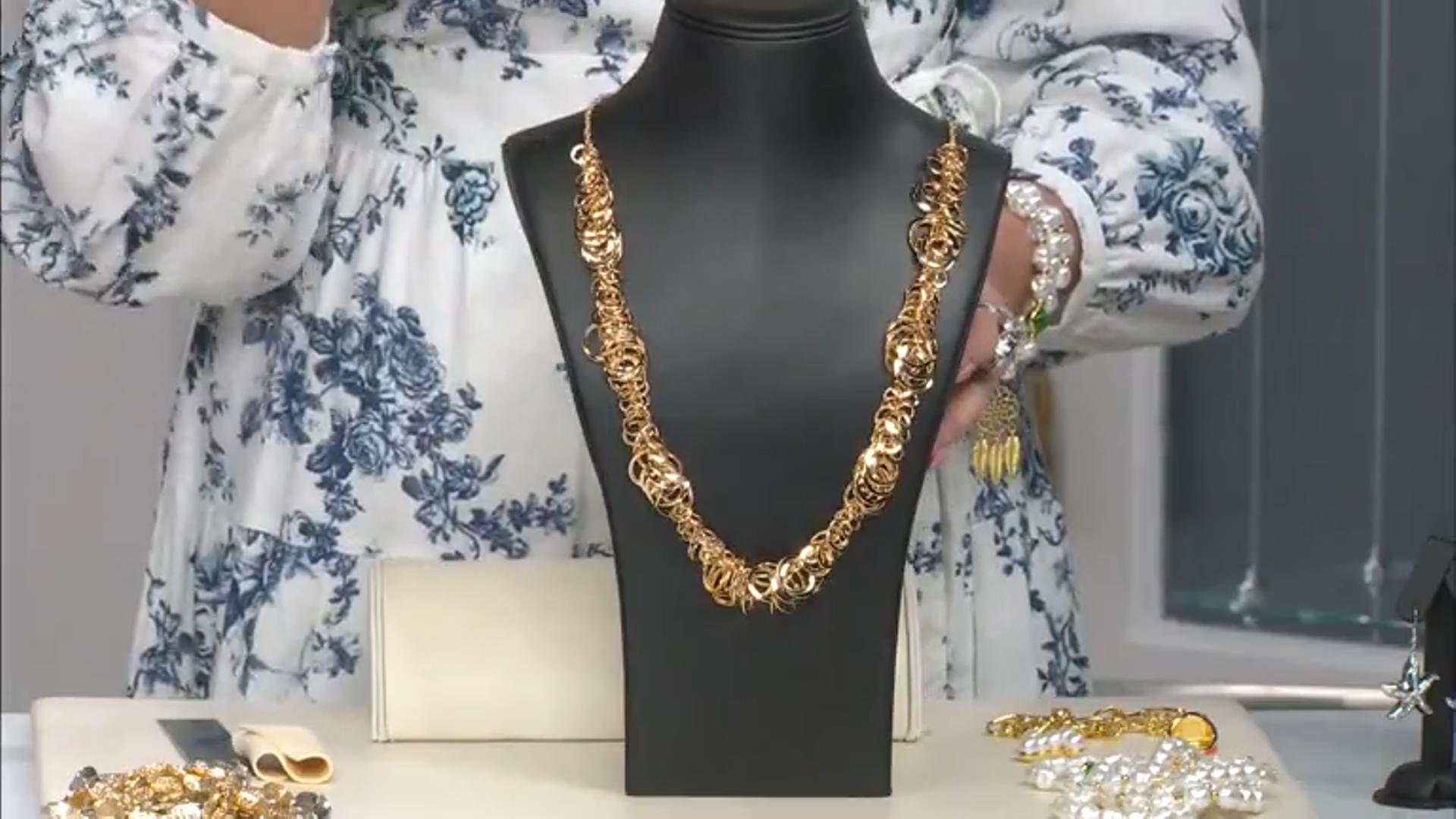 Gold Tone Link Necklace Video Thumbnail