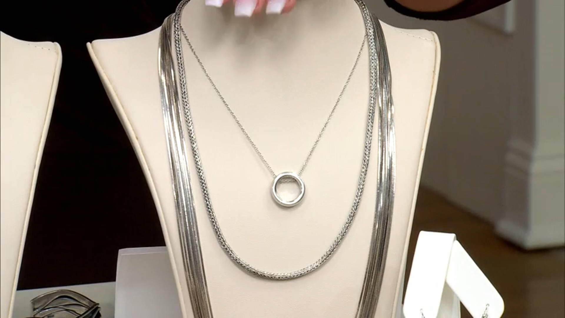 Stainless Steel Sliding Circle 16 Inch Necklace With 2 Inch Extender Video Thumbnail