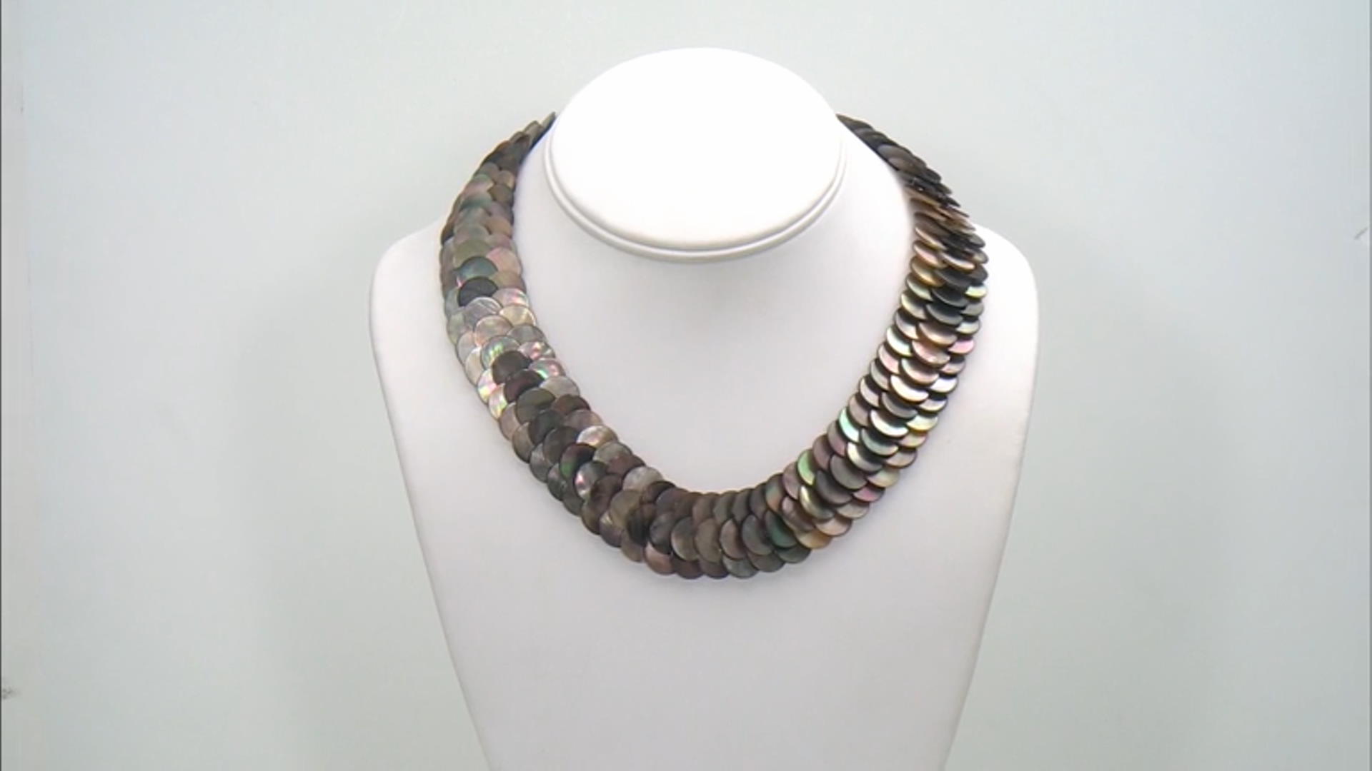 Tahitian Mother-of-Pearl 20 Inch Necklace Video Thumbnail