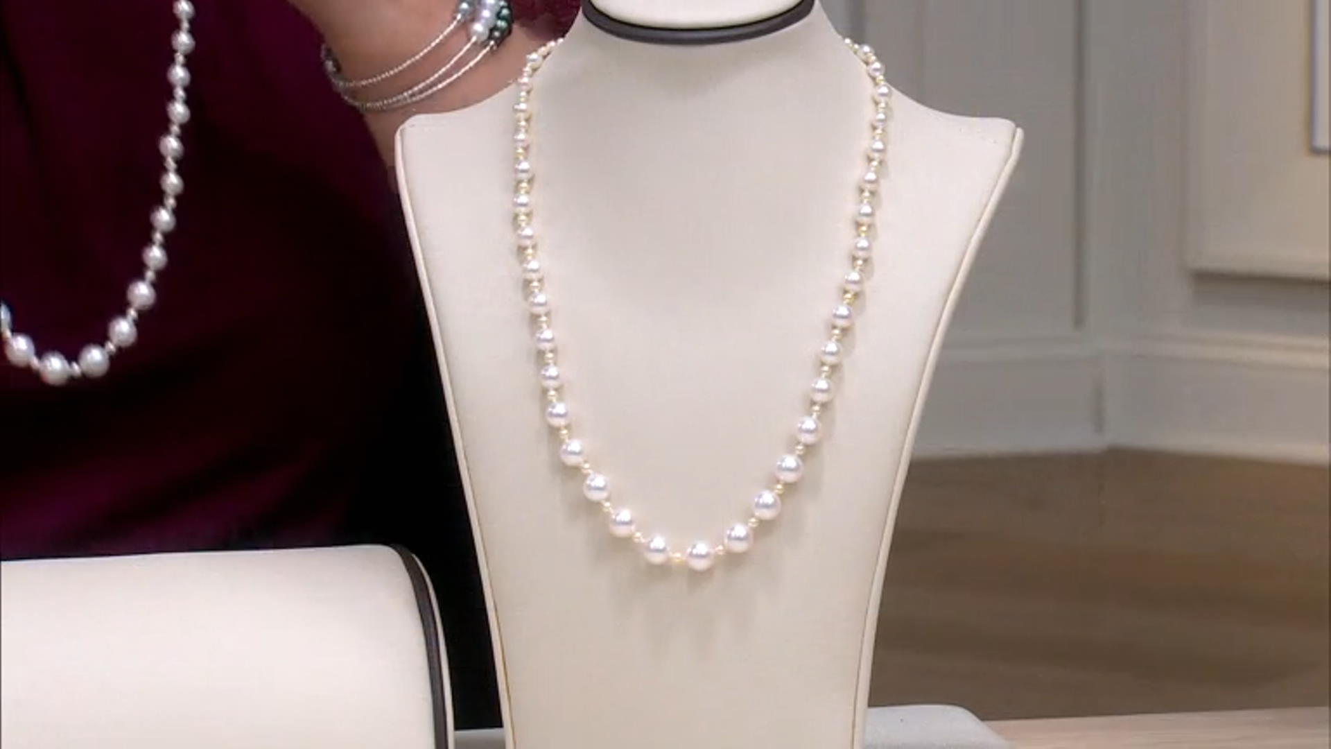 White & Multi-Color Cultured Japanese Akoya Pearl 14k Yellow Gold Necklace. Video Thumbnail