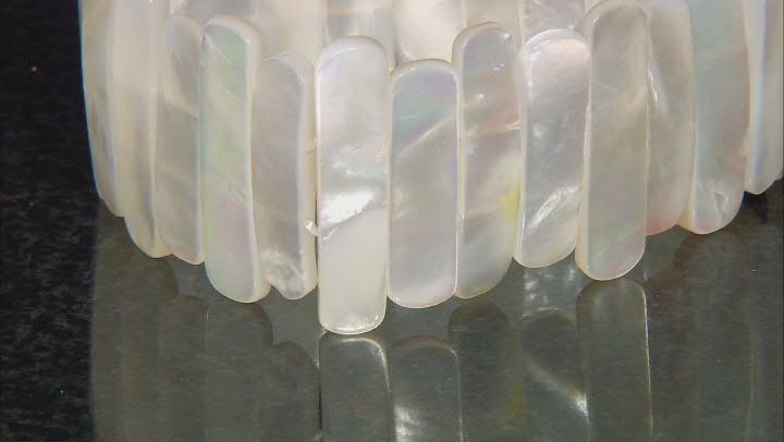 White South Sea Mother-of-Pearl Stretch Bracelet Video Thumbnail