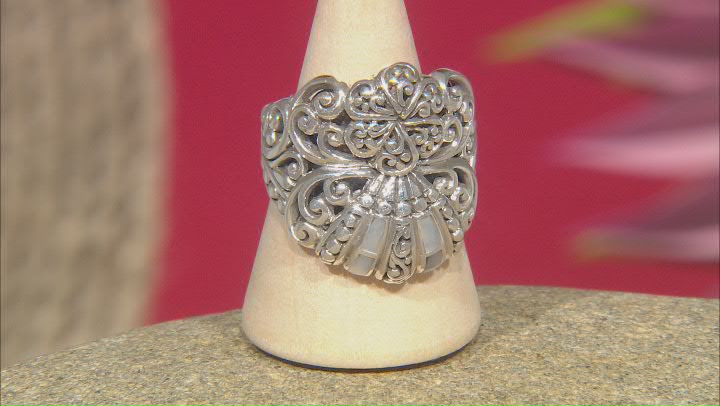 White Inlay Mother-of-Pearl Silver Clam Shell Ring Video Thumbnail