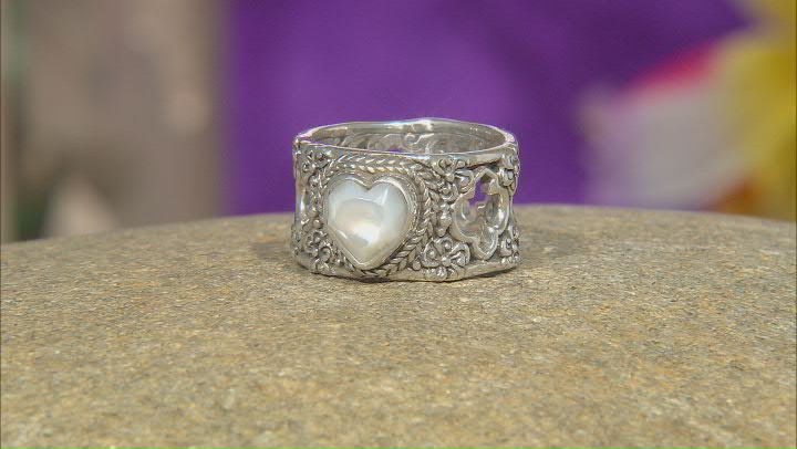 White Mother-of-Pearl Silver Band Ring Video Thumbnail