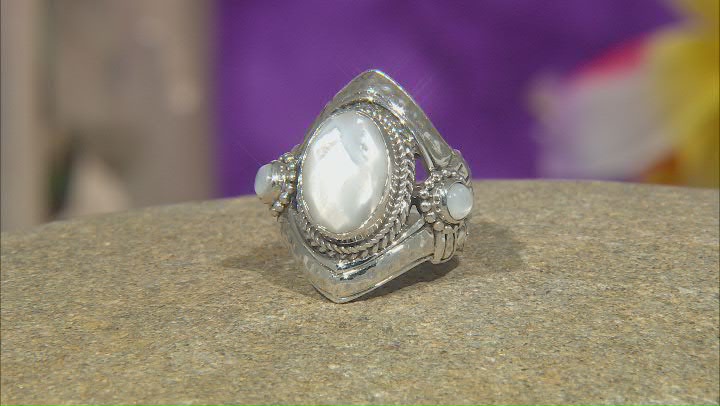 White Mother-of-Pearl Silver Ring Video Thumbnail