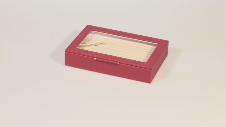 WOLF Medium Ring Box with Window and LusterLoc (TM) in Verry Berry Video Thumbnail