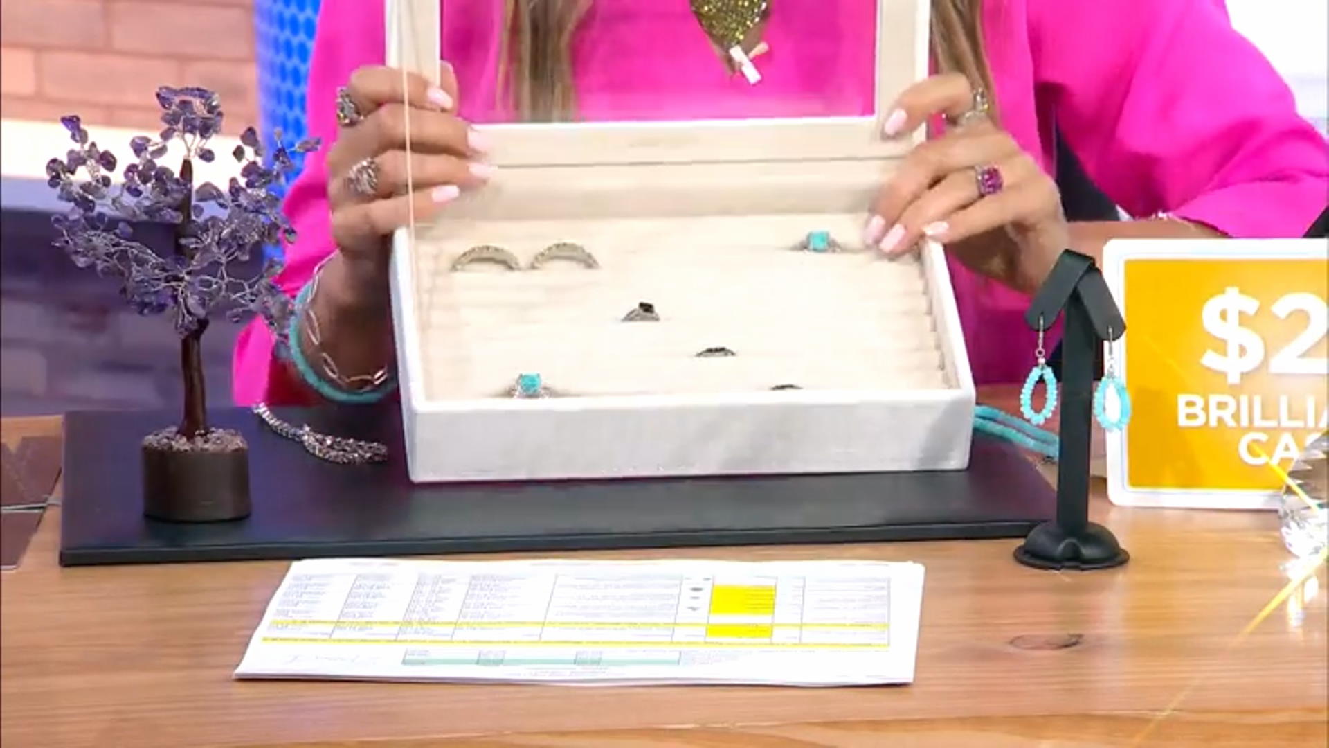 WOLF Medium Ring Box with Window and LusterLoc (TM) in Ivory Video Thumbnail